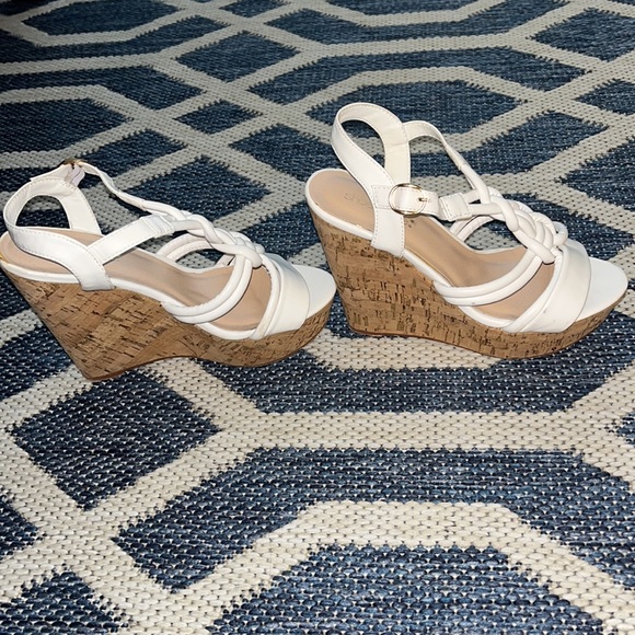 Shoedazzle white wedges size 6 - Picture 5 of 9